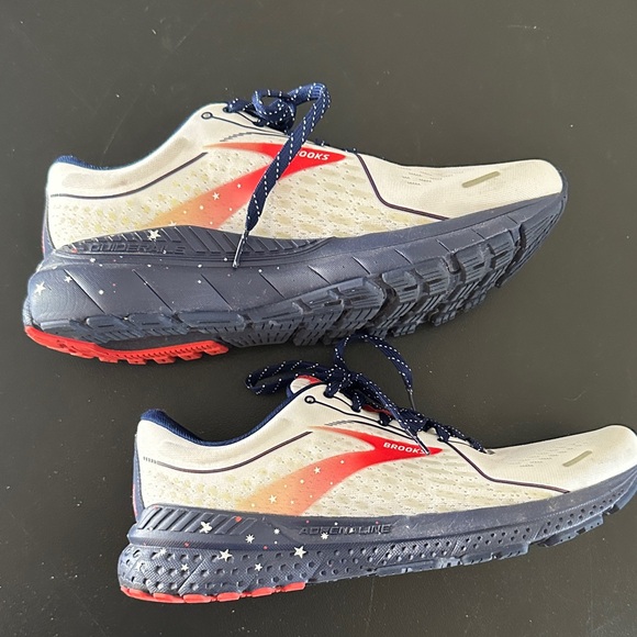 Brooks Adrenaline GTS 21 Gray with Red and Blue Accents (Women’s size 11) - Picture 2 of 6